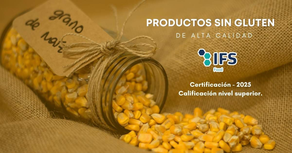 Tarro con granos de maíz derramados junto a los logotipos de Adpan e IFS, acompañado de la frase: “Productos sin gluten de alta calidad. Certificación 2025 - Calificación nivel superior”.