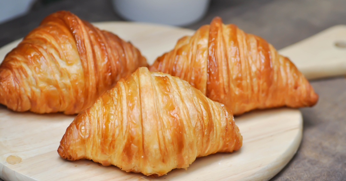 Croissants caseros sin gluten, dorados y esponjosos